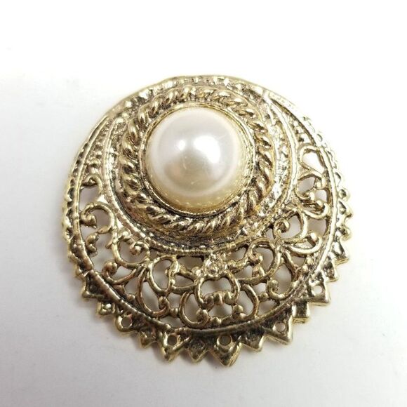 Vintage Filigree and Faux Pearl Brooch, Gold Tone Setting Retro Estate Lapel PIn - Picture 1 of 6